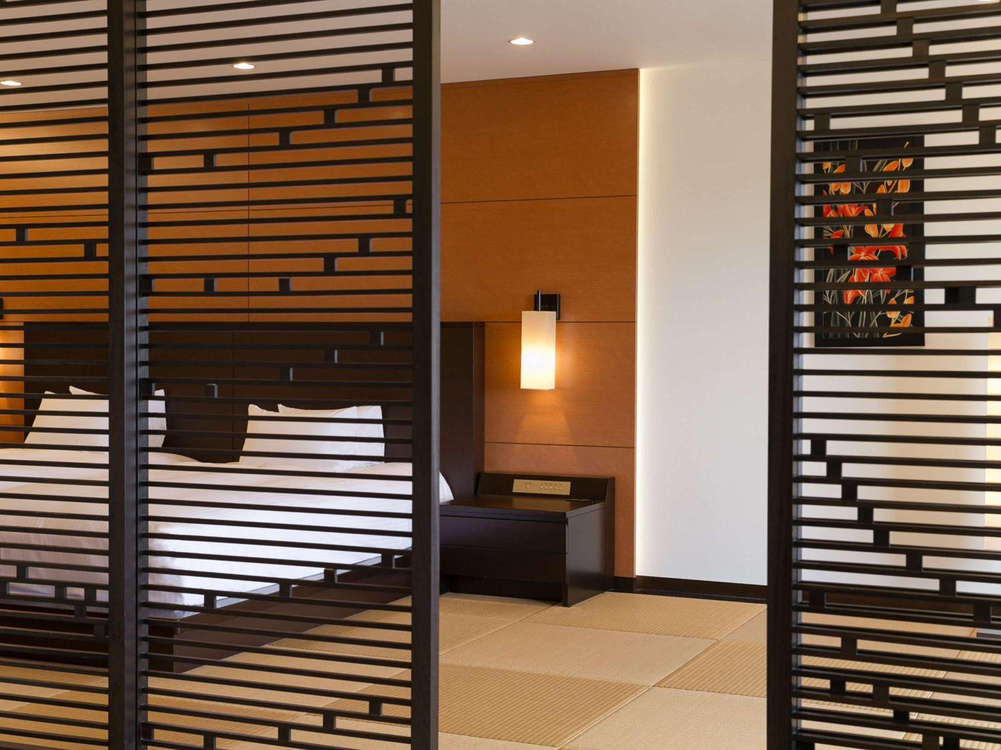 Grand Mercure Okinawa Cape Zanpa Resort Йомитан Экстерьер фото