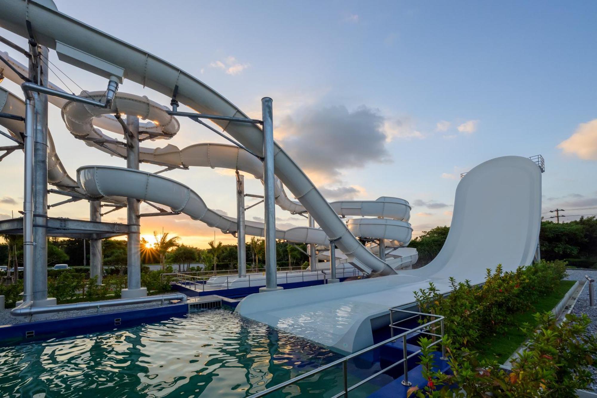 Grand Mercure Okinawa Cape Zanpa Resort Йомитан Экстерьер фото