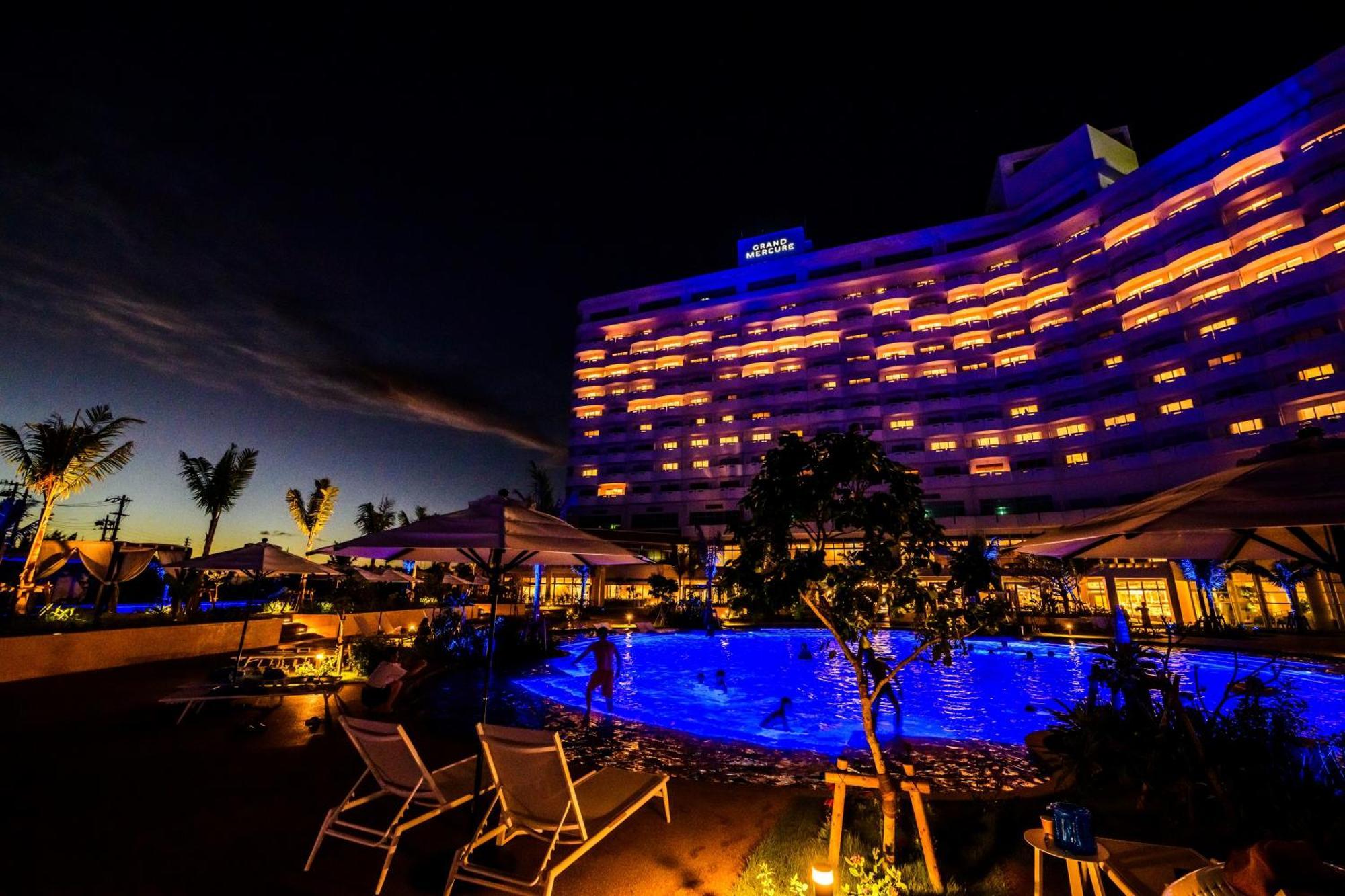Grand Mercure Okinawa Cape Zanpa Resort Йомитан Экстерьер фото