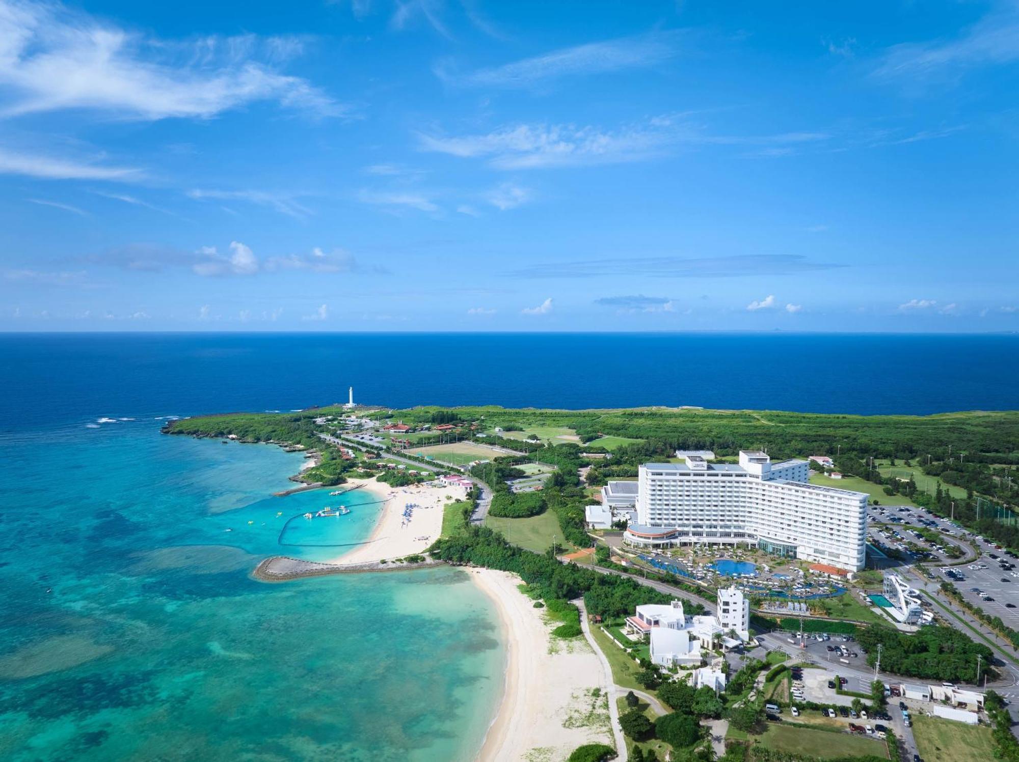Grand Mercure Okinawa Cape Zanpa Resort Йомитан Экстерьер фото