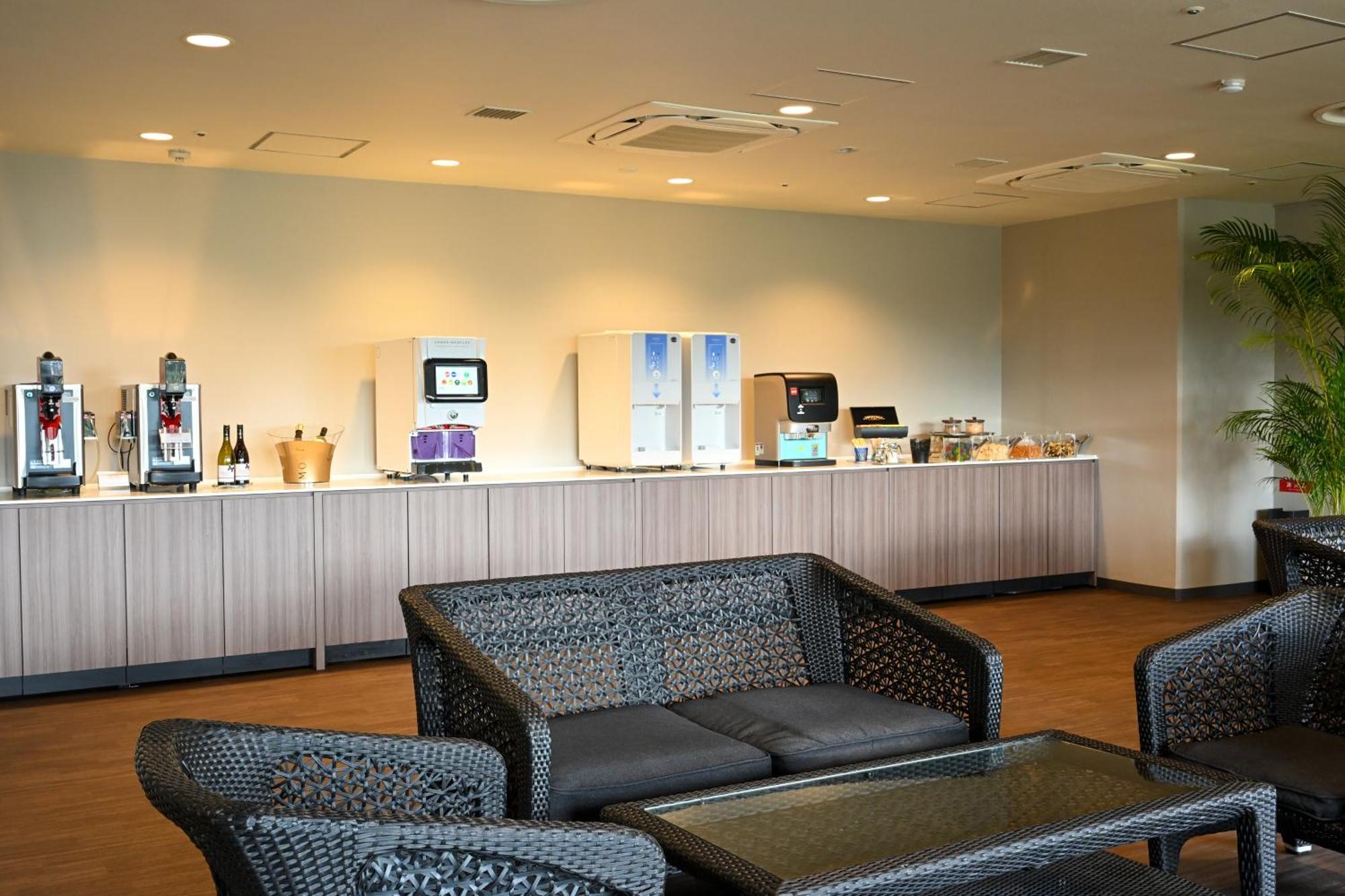 Grand Mercure Okinawa Cape Zanpa Resort Йомитан Экстерьер фото